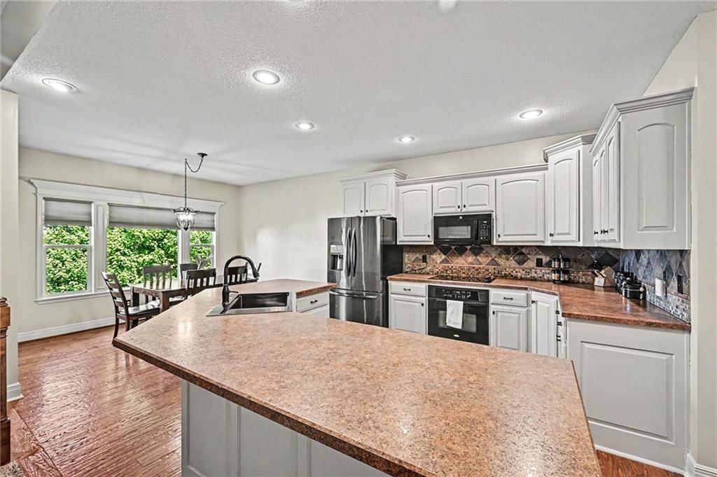 704 Crestridge Drive — photo 12