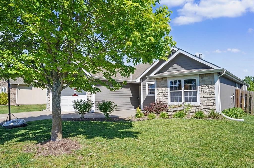 928 Bluestem Drive — photo 3