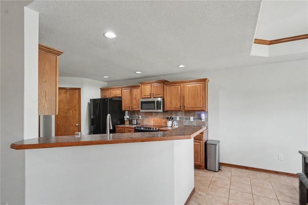 928 Bluestem Drive — photo 9