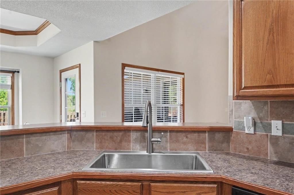 928 Bluestem Drive — photo 11