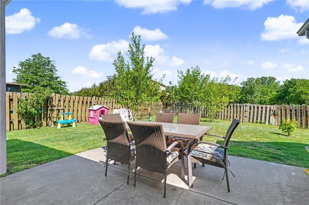 928 Bluestem Drive — photo 28