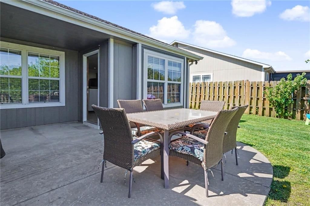 928 Bluestem Drive — photo 29