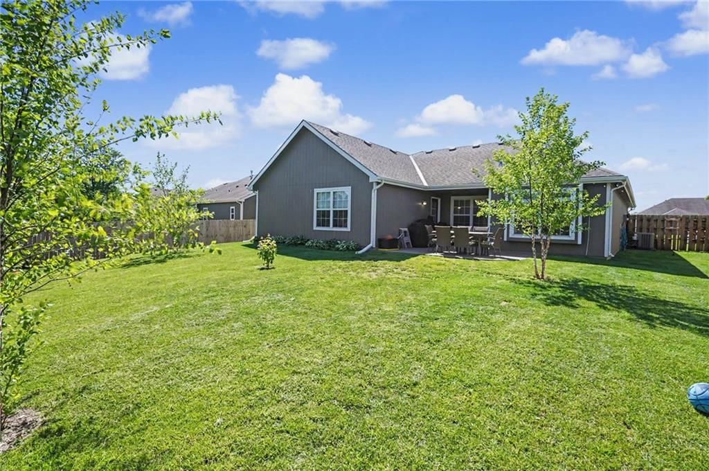 928 Bluestem Drive — photo 31