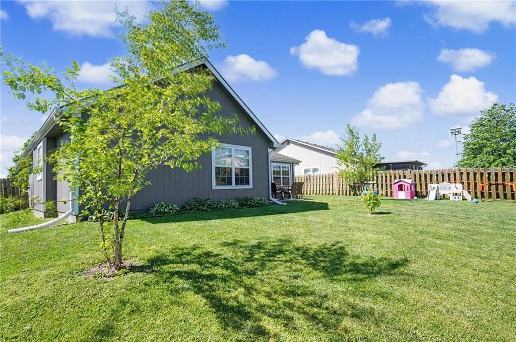 928 Bluestem Drive — photo 32