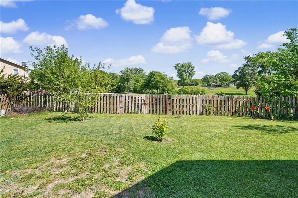 928 Bluestem Drive — photo 33