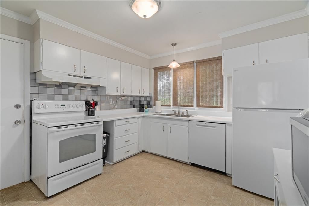 8401 W 68th Terrace — photo 4