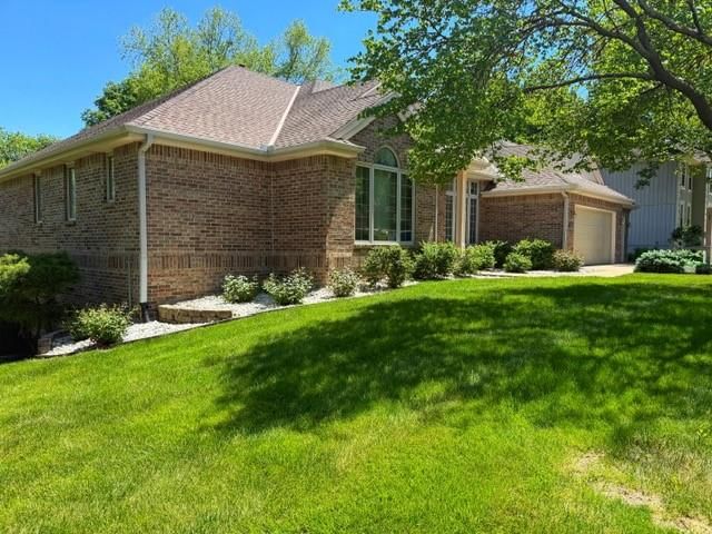 517 Raintree Drive — photo 2
