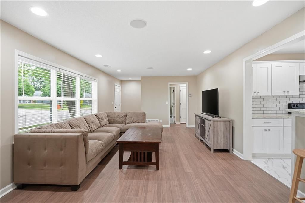7816 Booth Drive — photo 9