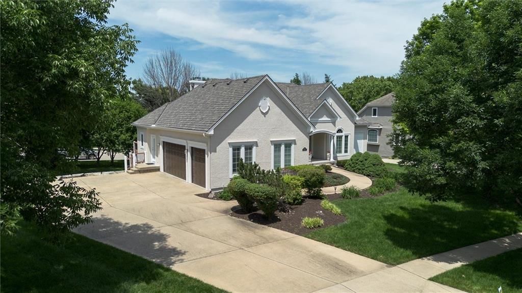 5002 W 143rd Terrace, Leawood, KS: listing photo 3