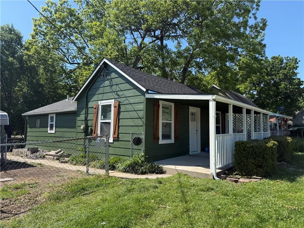 706 S Butler Drive — photo 2