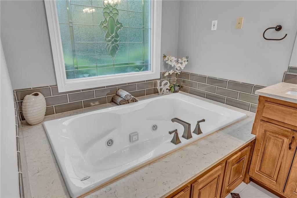 1606 Burning Tree Drive — photo 40