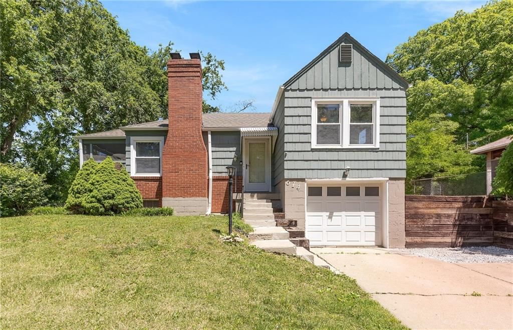 614 NE Woodlawn Street — photo 1