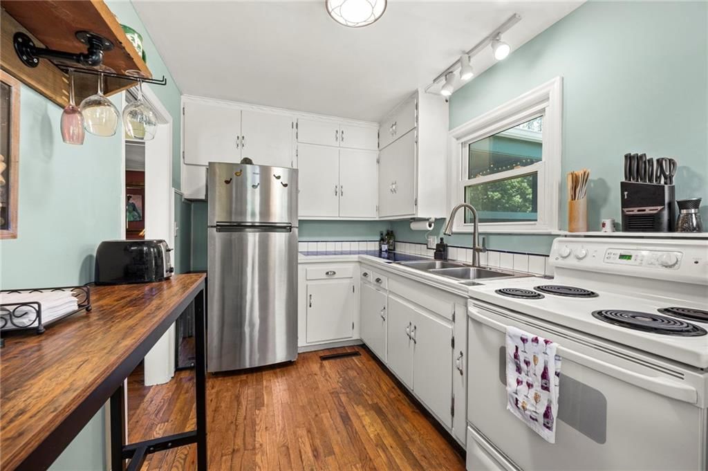 614 NE Woodlawn Street — photo 12