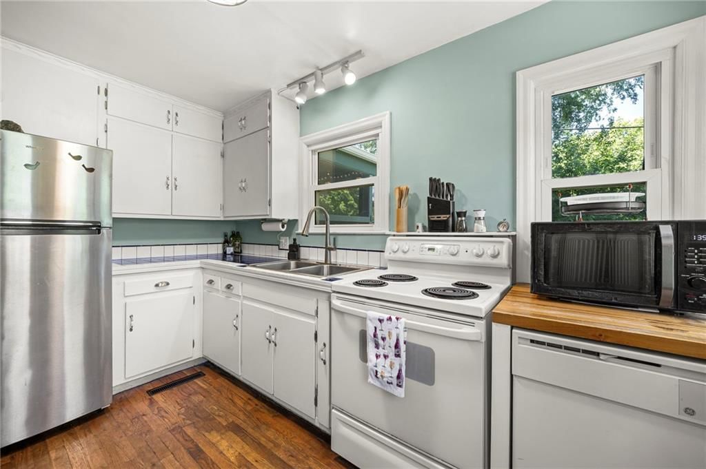 614 NE Woodlawn Street — photo 15