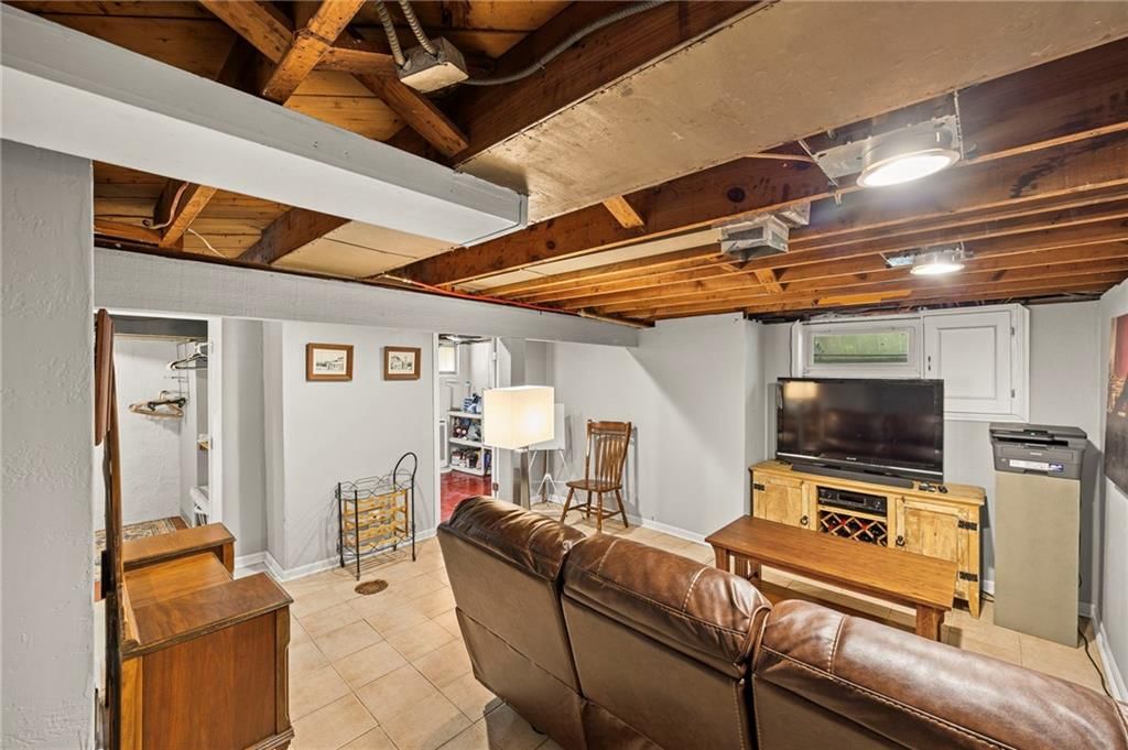 614 NE Woodlawn Street — photo 27