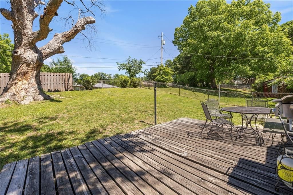 614 NE Woodlawn Street — photo 30