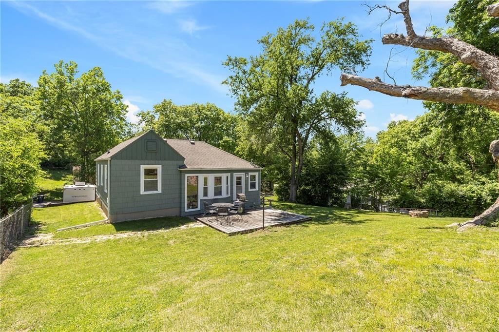 614 NE Woodlawn Street — photo 31