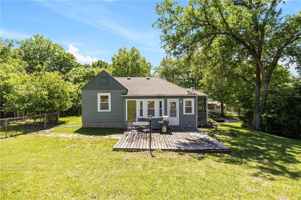 614 NE Woodlawn Street — photo 32