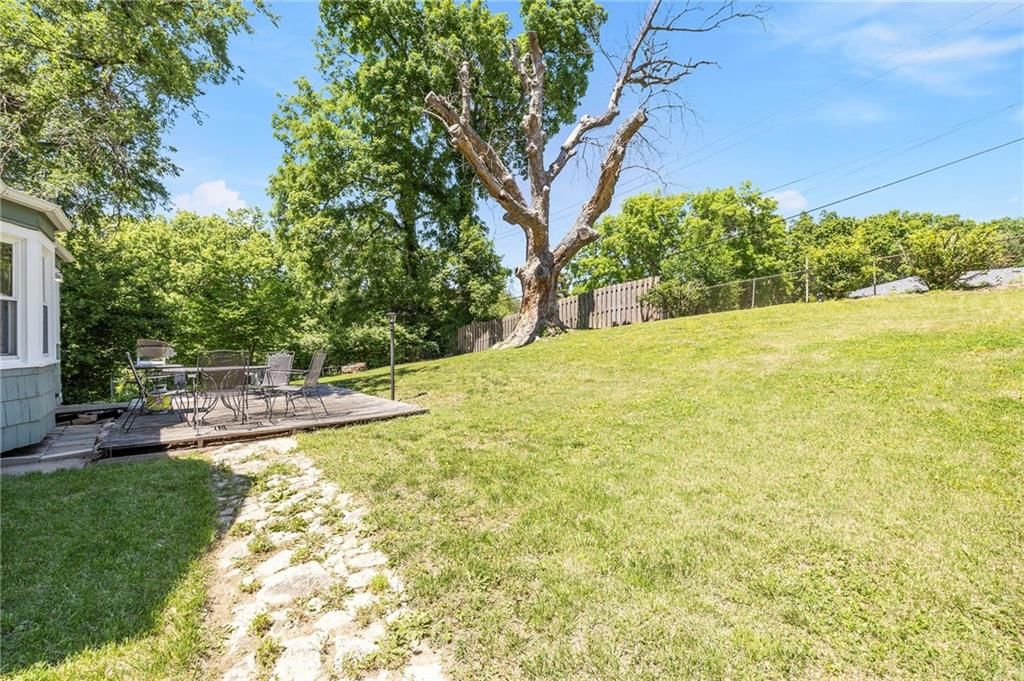 614 NE Woodlawn Street — photo 36