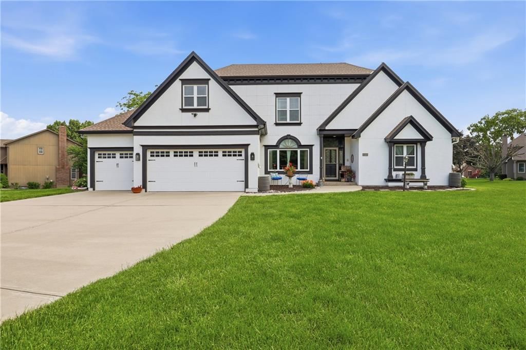 4215 SE Paddock Drive — photo 1