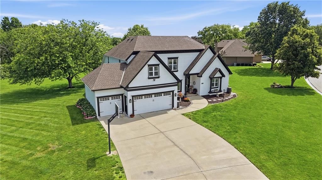 4215 SE Paddock Drive — photo 2