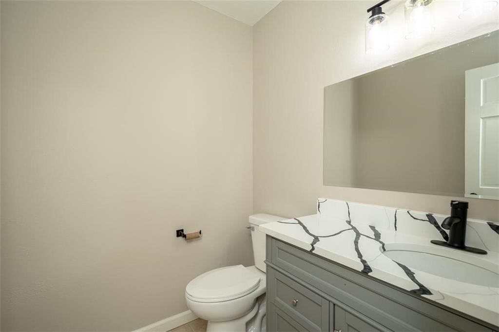 820 E 1000 Road — photo 11