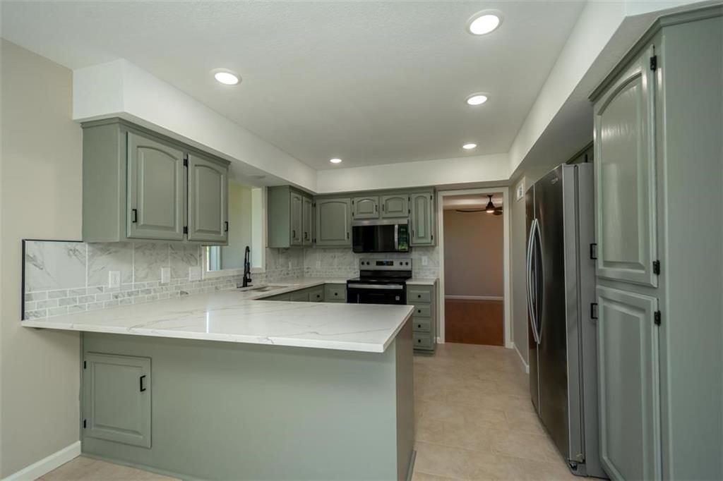 820 E 1000 Road — photo 16