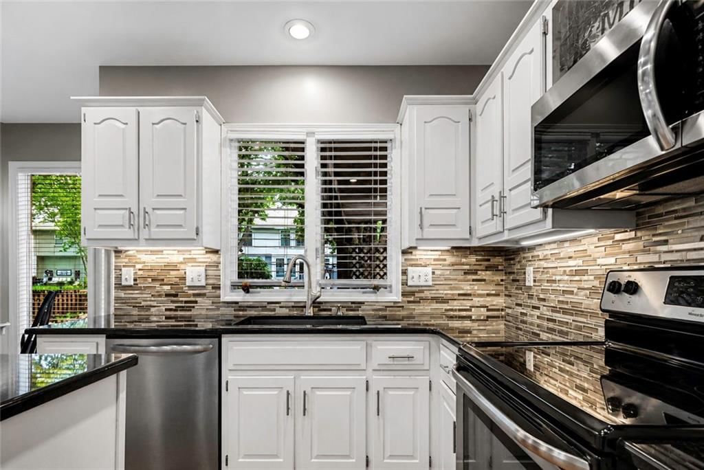 12037 S Hallet Street — photo 13