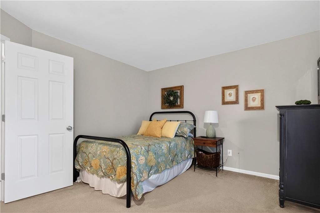 12037 S Hallet Street — photo 31