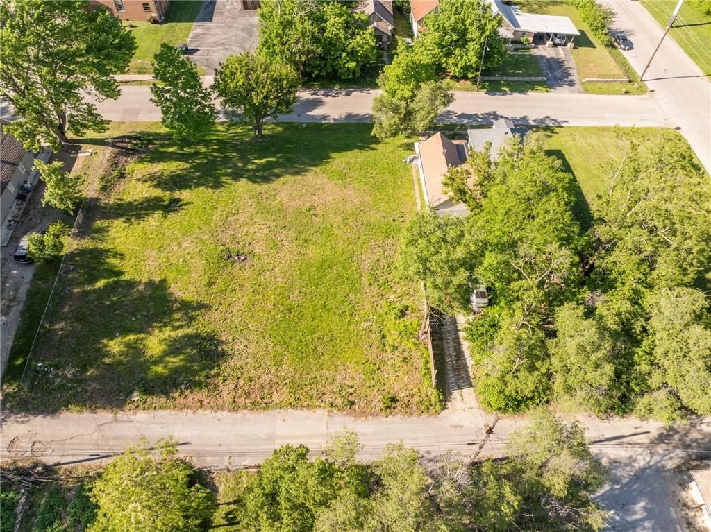 1211 Armstrong Avenue — photo 3