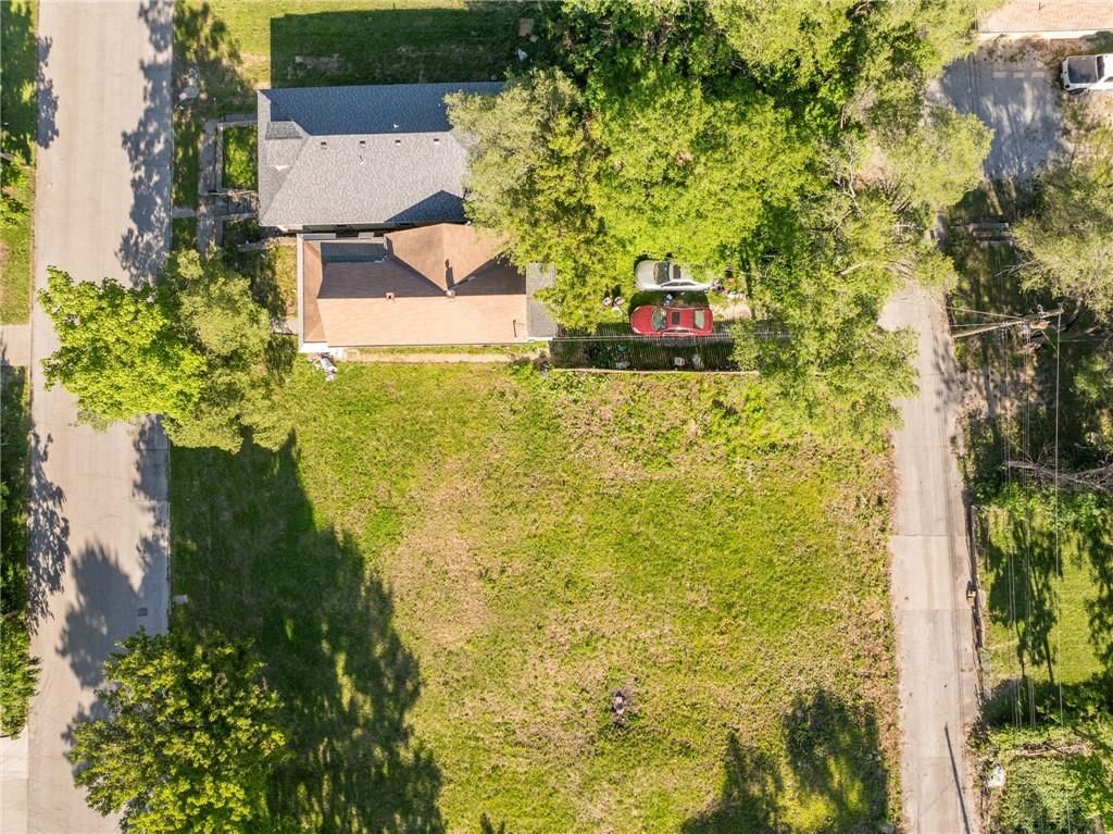 1211 Armstrong Avenue — photo 4