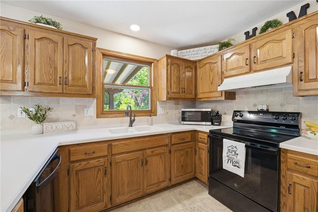 7638 N Pomona Avenue — photo 11