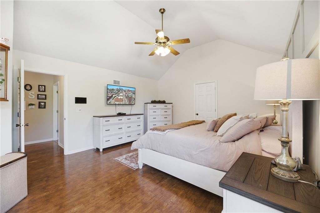 7638 N Pomona Avenue — photo 24