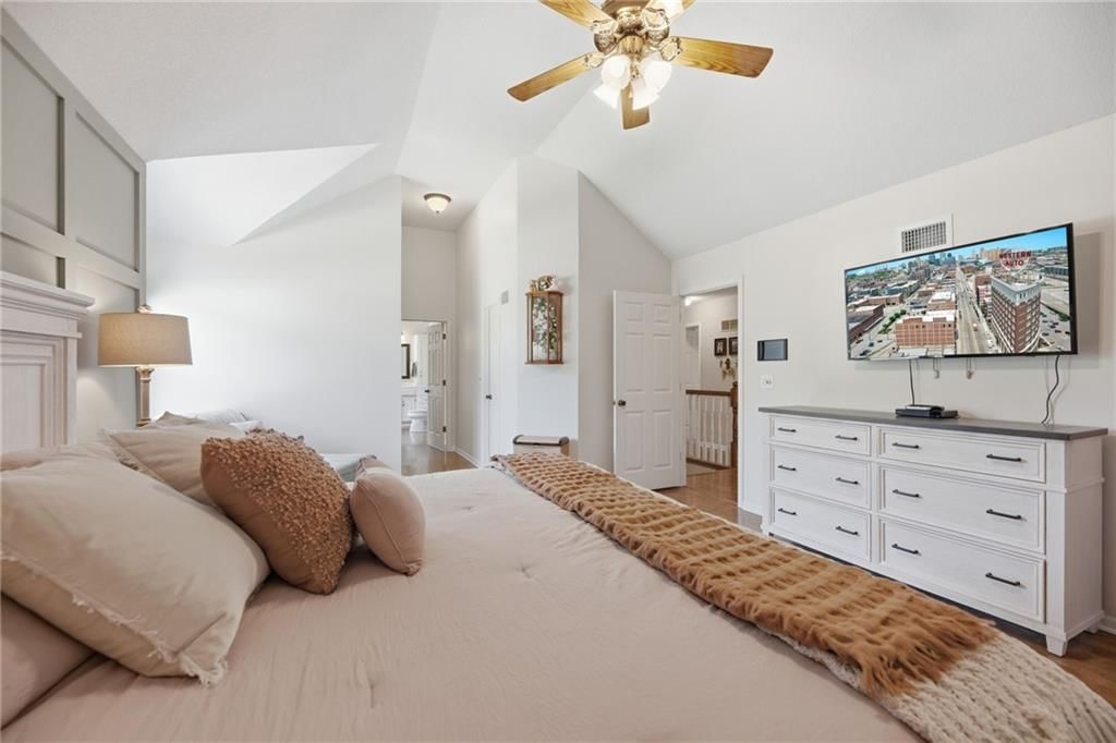 7638 N Pomona Avenue — photo 26