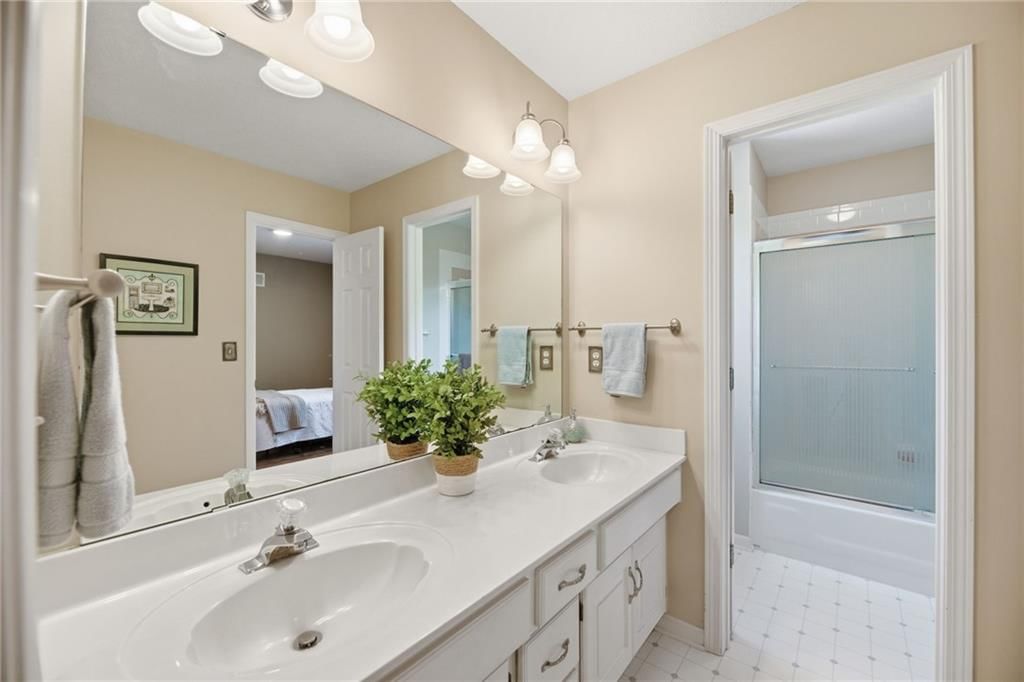 7638 N Pomona Avenue — photo 31