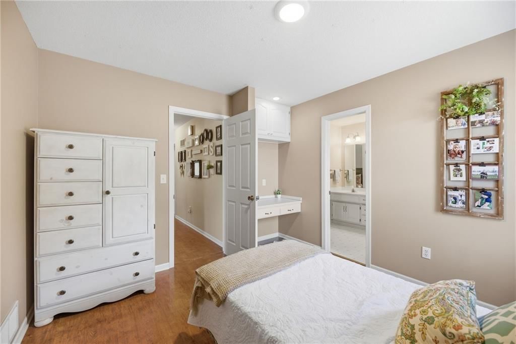 7638 N Pomona Avenue — photo 33