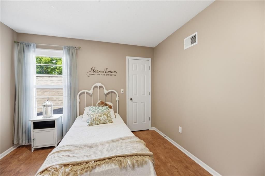 7638 N Pomona Avenue — photo 34