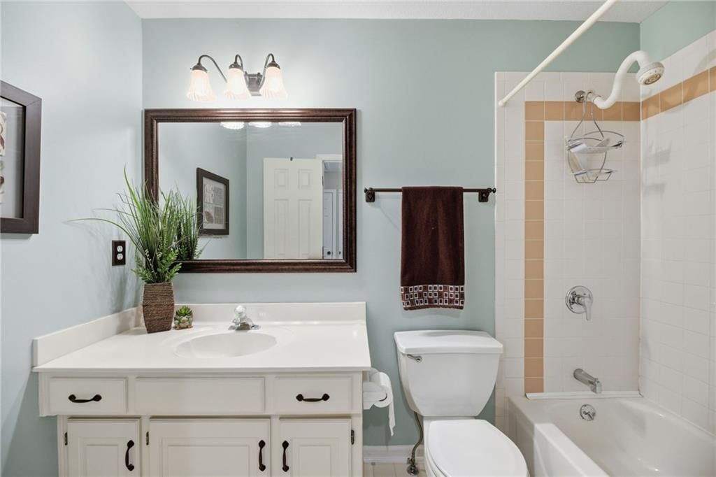 7638 N Pomona Avenue — photo 37