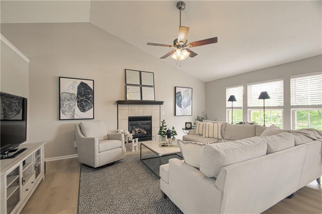 20920 W 125TH Terrace — photo 4
