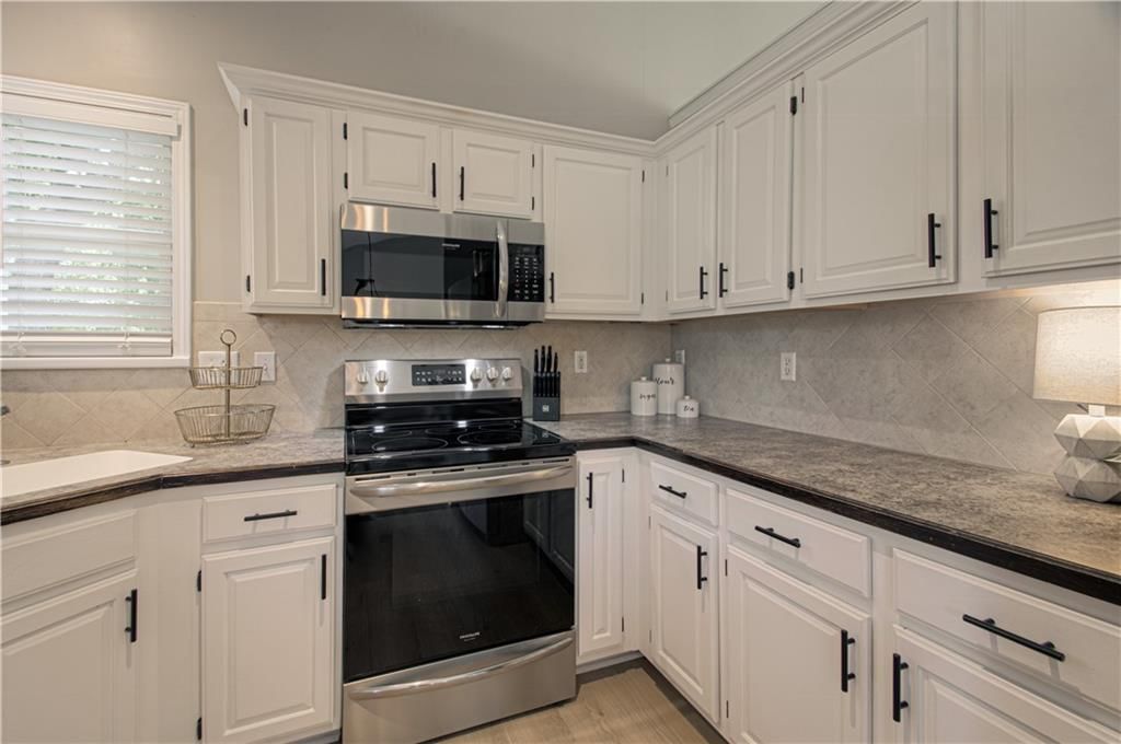 20920 W 125TH Terrace — photo 8