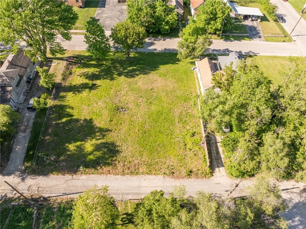 1213 Armstrong Avenue — photo 2