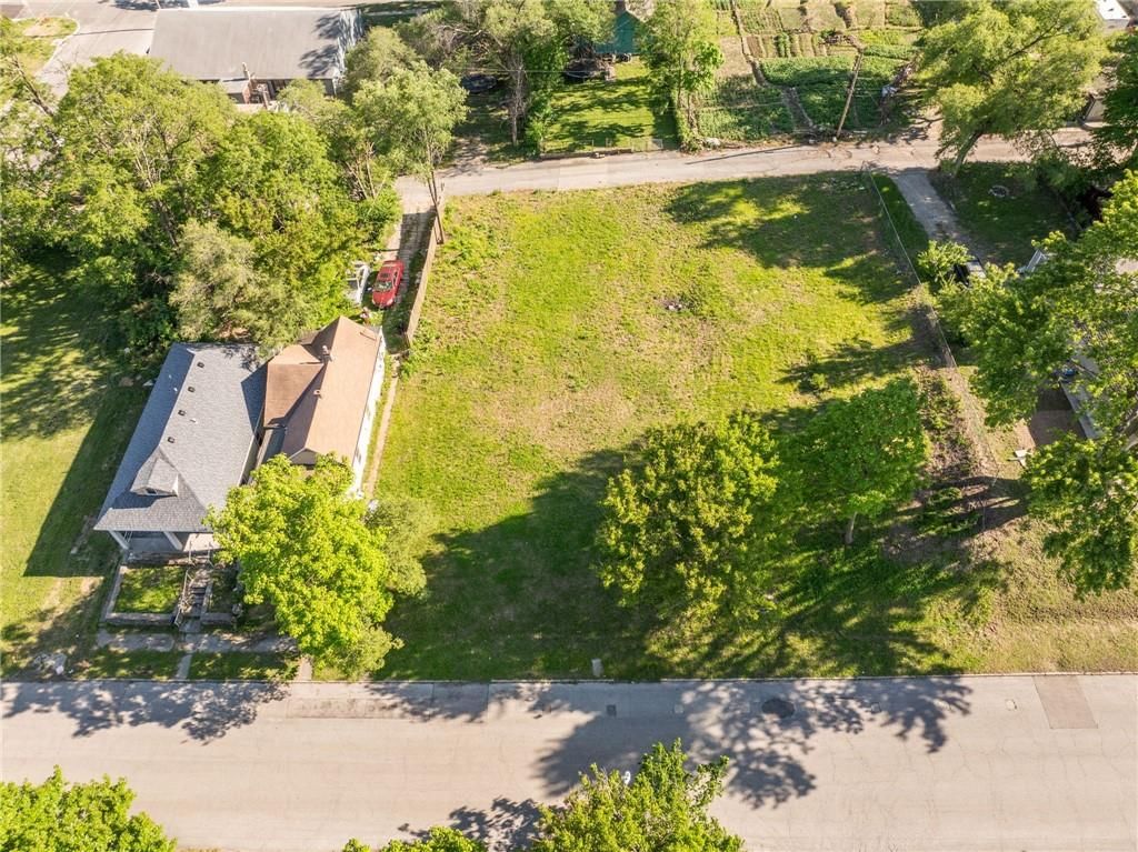 1213 Armstrong Avenue — photo 3