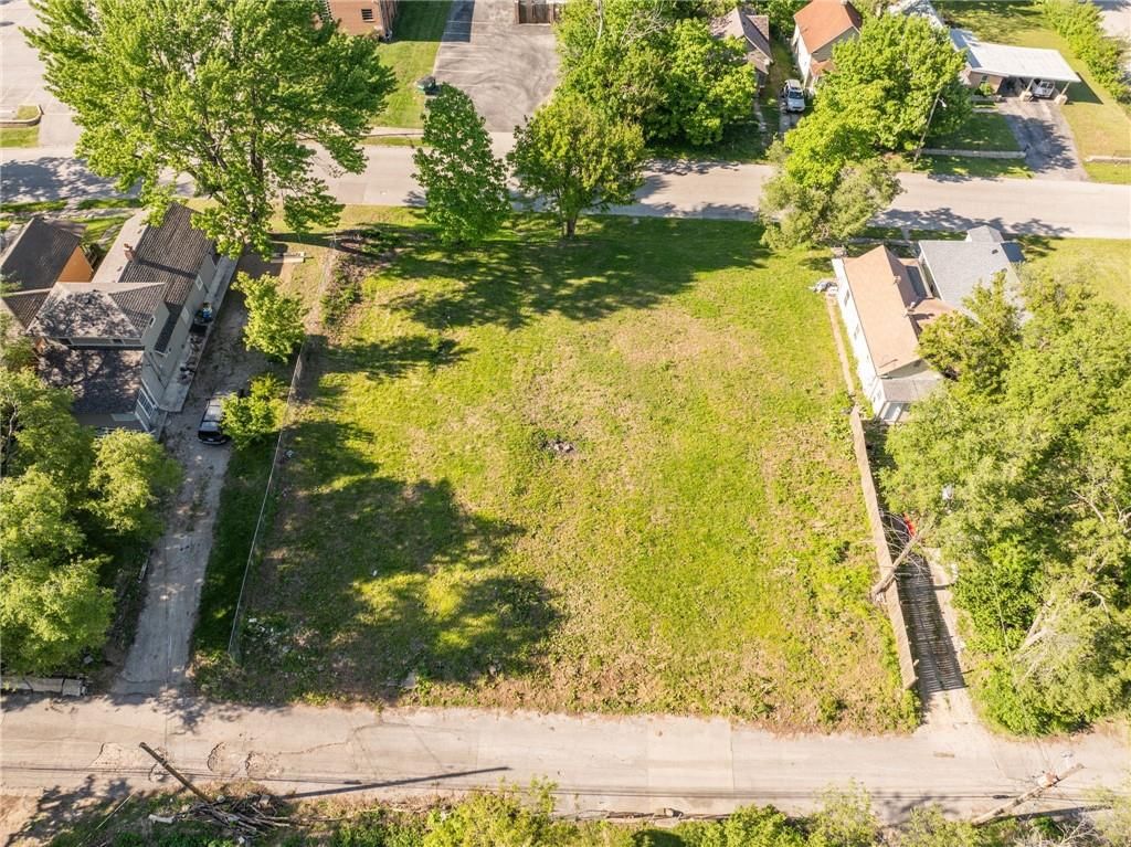 1215 Armstrong Avenue — photo 3