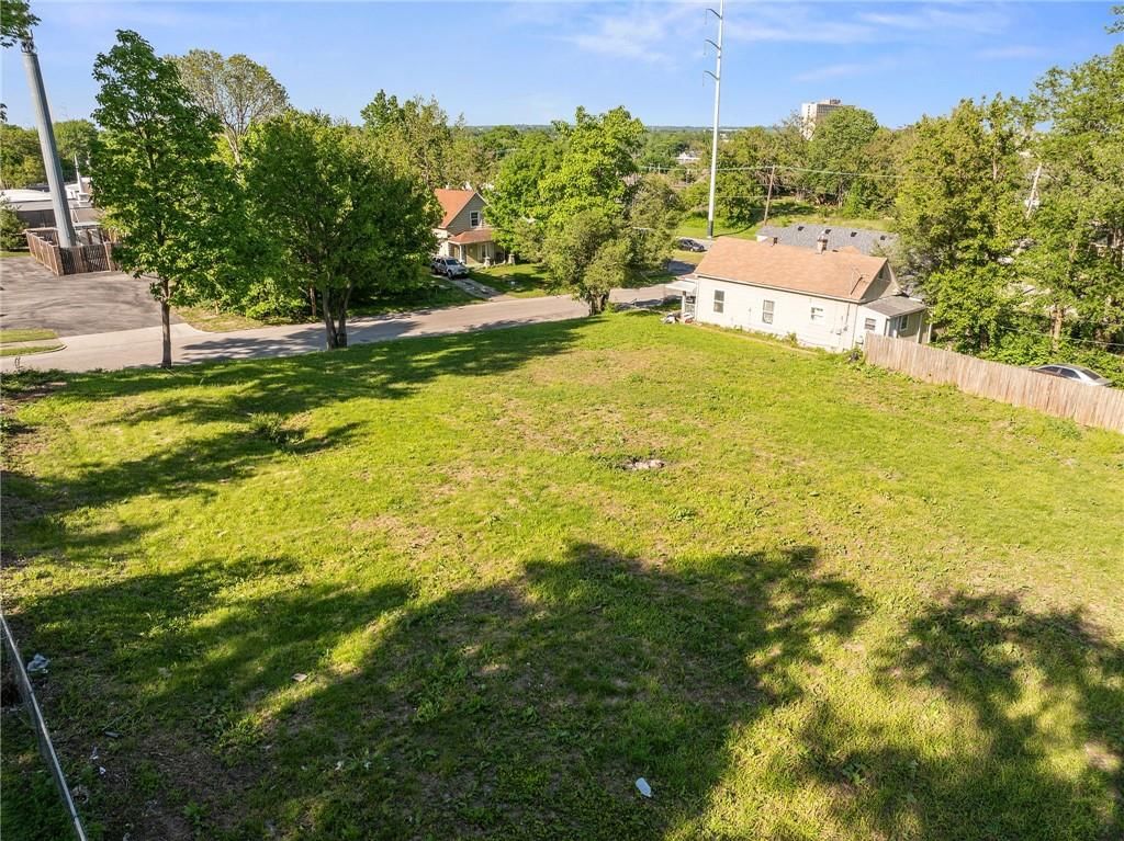 1215 Armstrong Avenue — photo 9