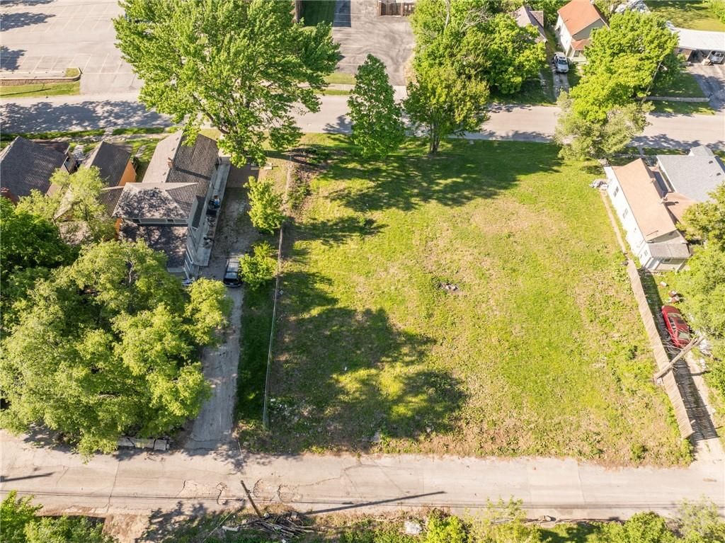 1217 Armstrong Avenue — photo 2