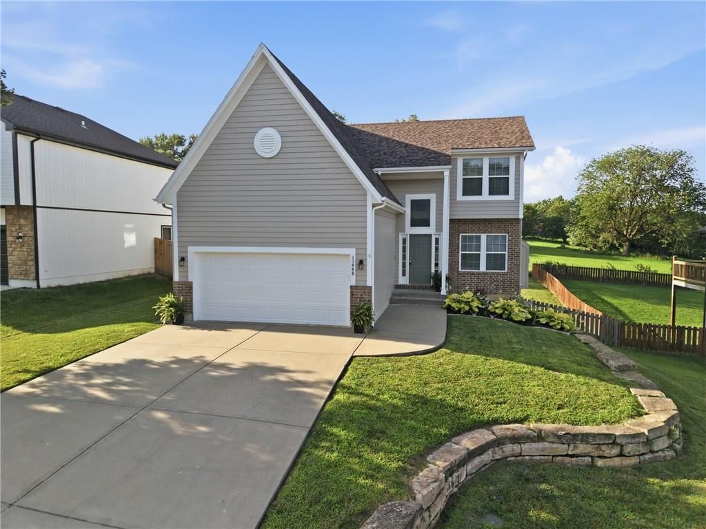 11448 Parkview Avenue — photo 1