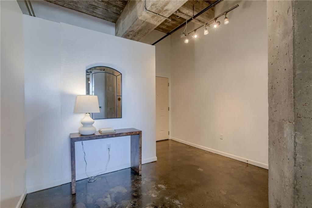 321 W 7th Street — photo 3