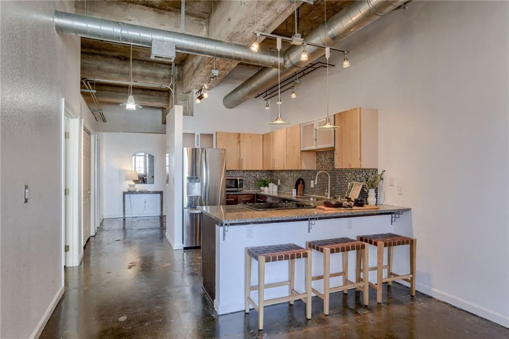 321 W 7th Street — photo 8