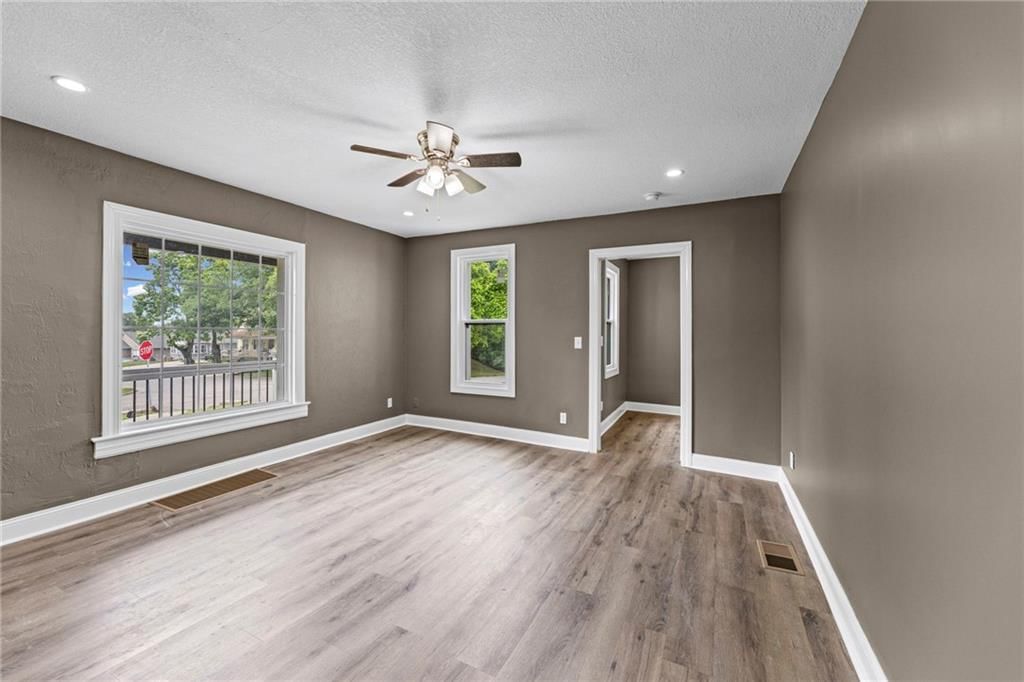 330 Garfield Avenue — photo 14