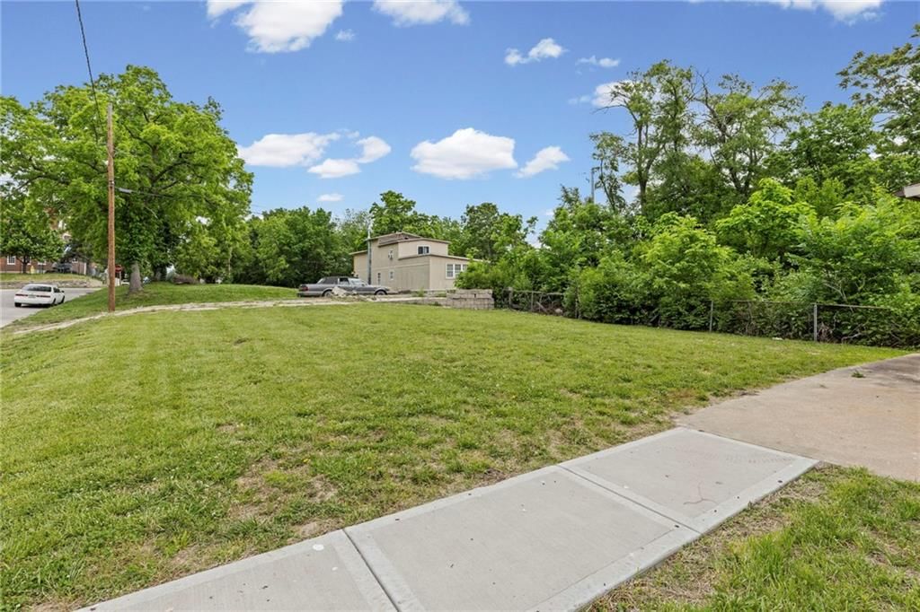 330 Garfield Avenue — photo 27